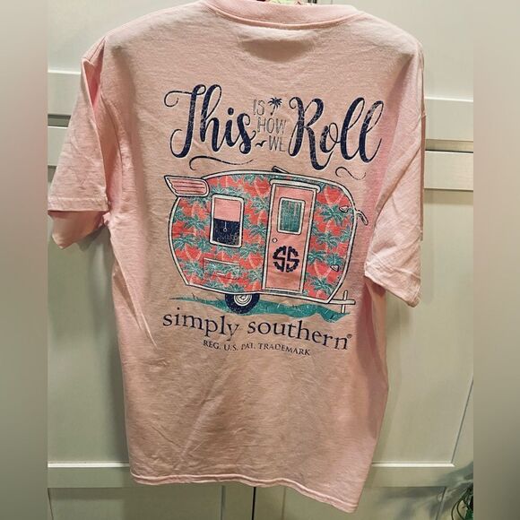 NWT Simply Southern Collection ‘This is How We Roll’ Medium Pink T Short CAMPER - Picture 1 of 10